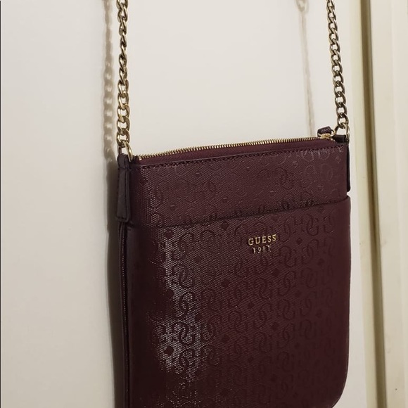 GUESS Maroon Gold Chain Sidebag - Picture 5 of 7